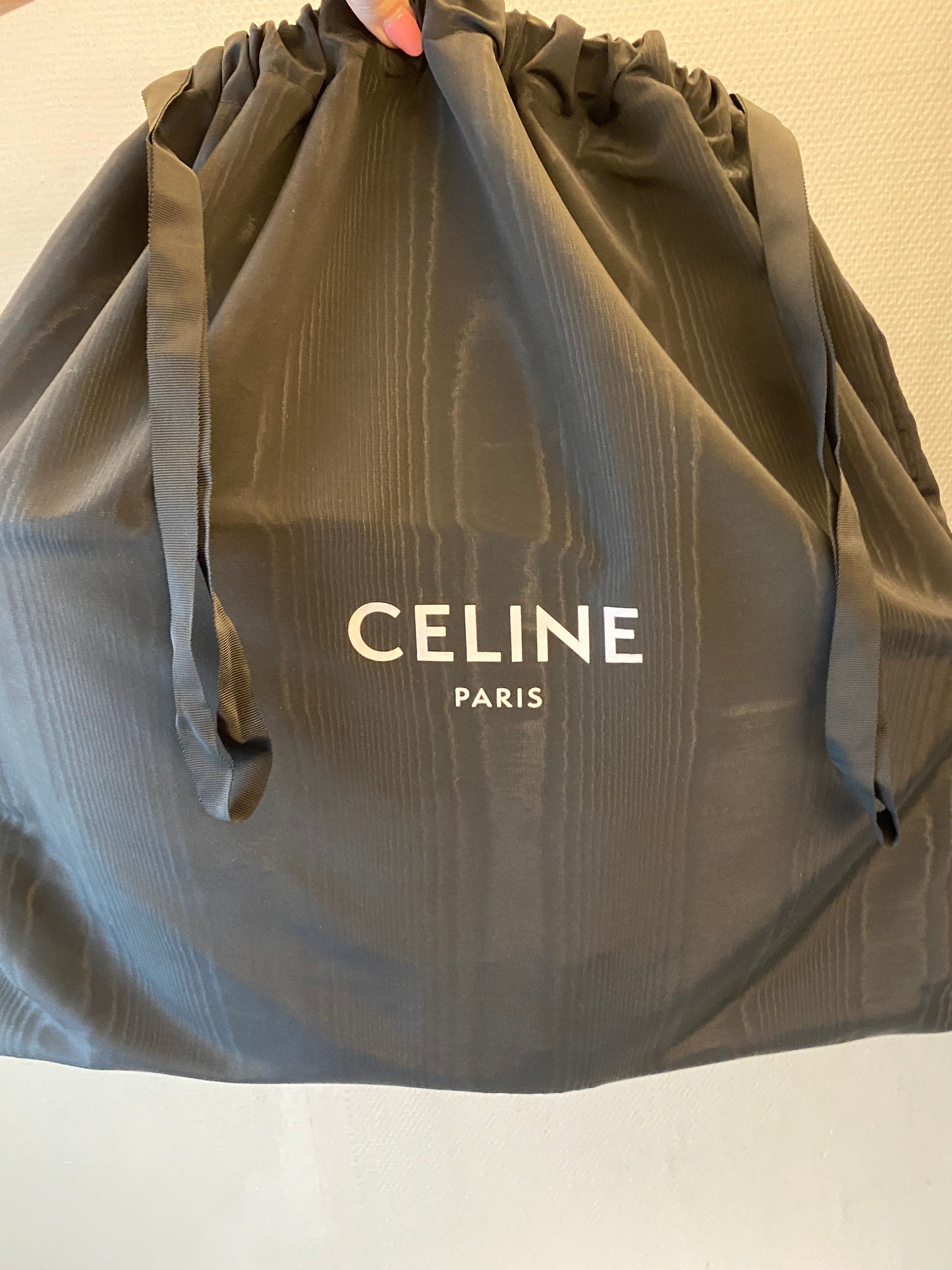 CÉLINE Medium Triomphe Classic Shoulder Bag