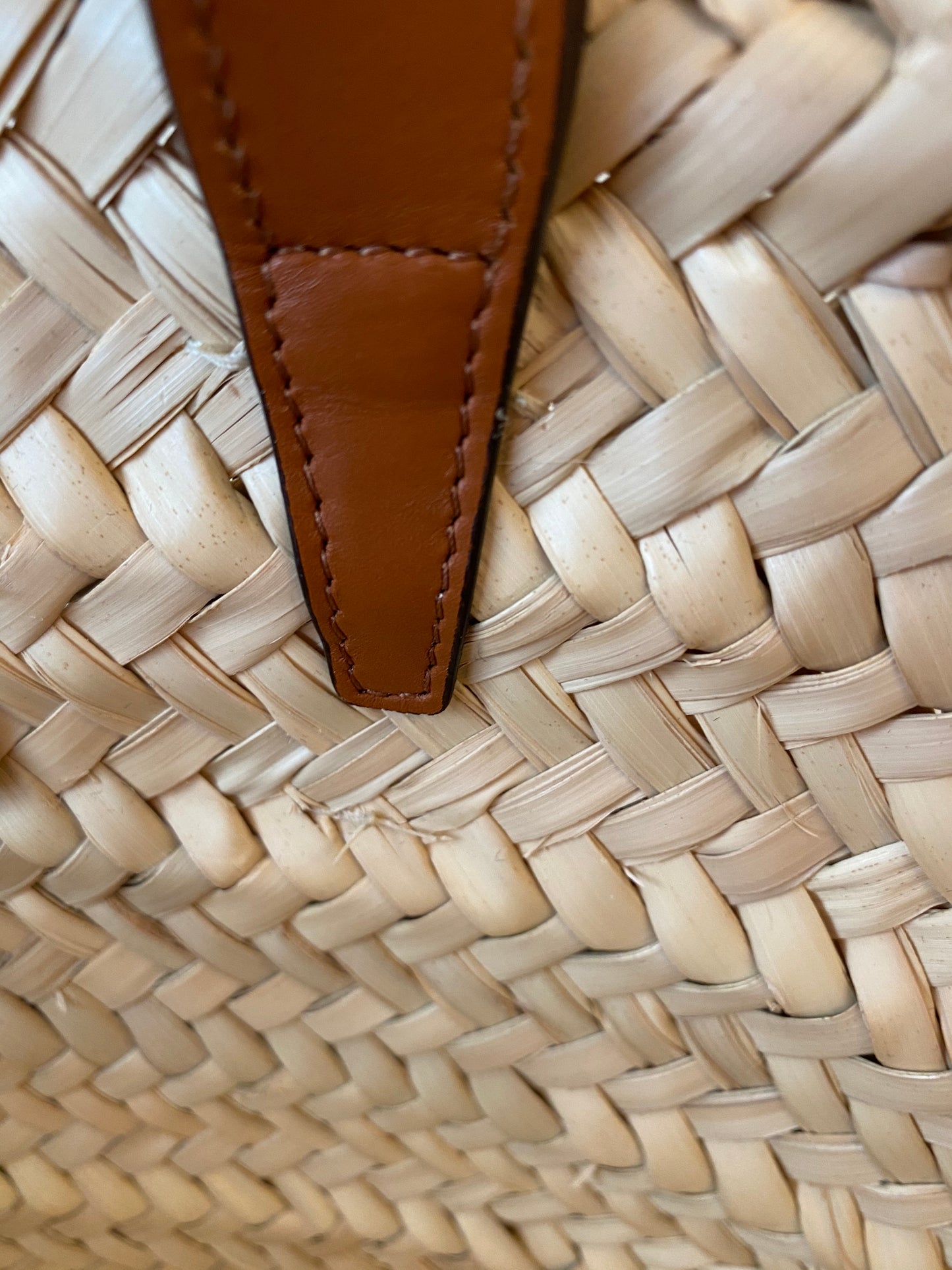 CÉLINE Medium Triomphe Classic Shoulder Bag