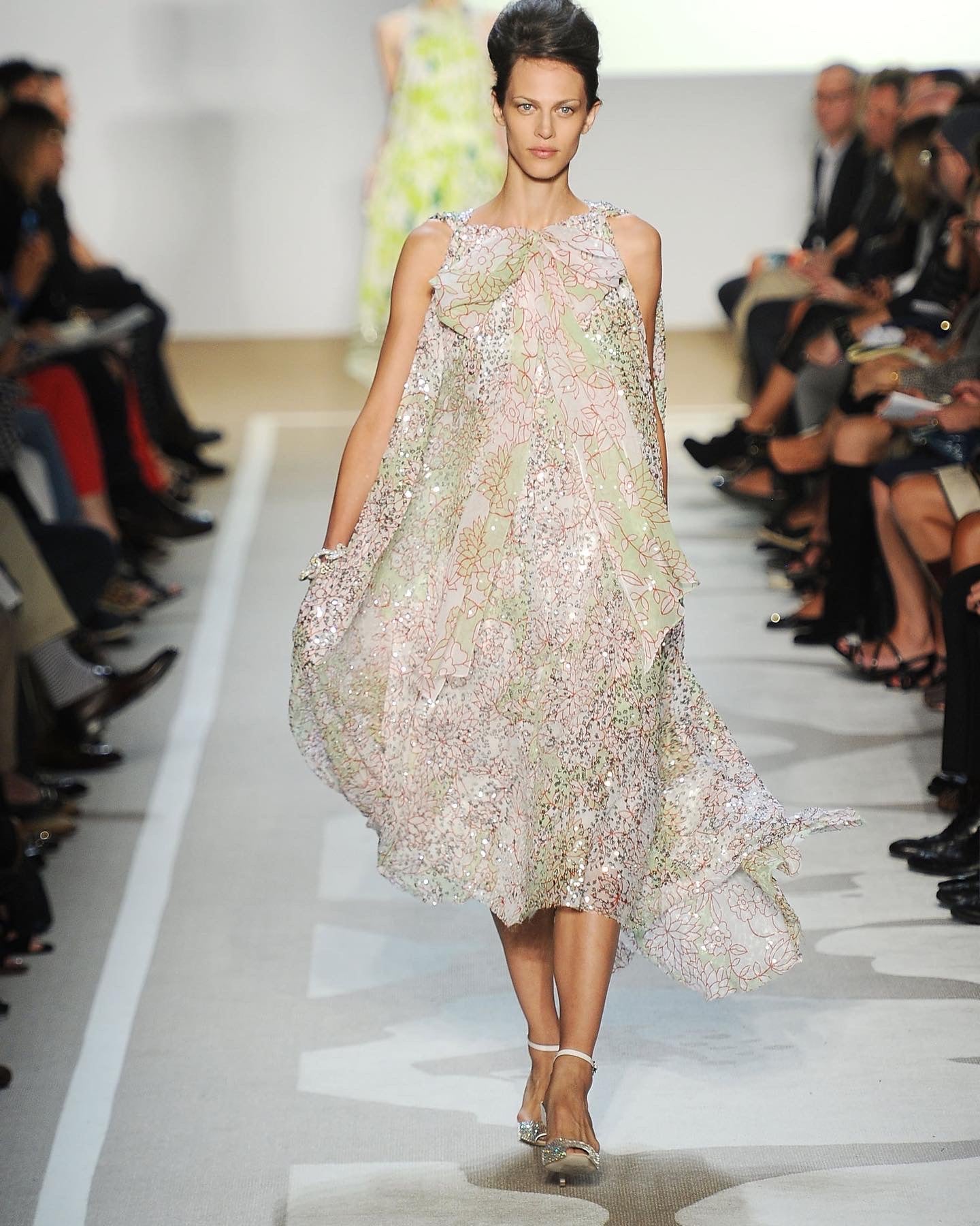 DIANE von FURSTENBERG Embellished Sequin Dress Size 8