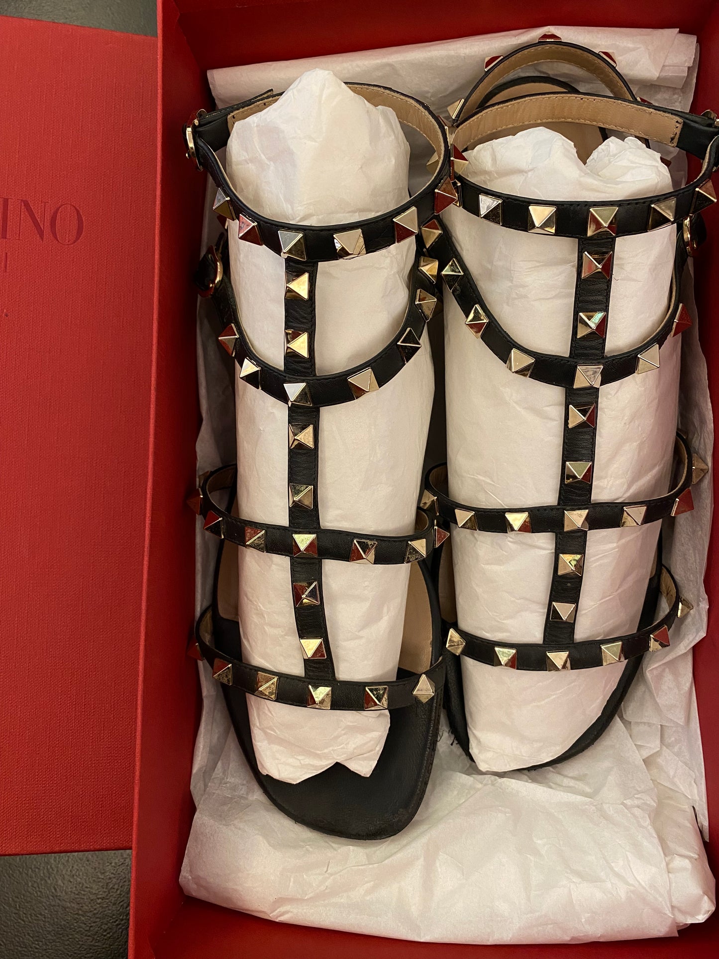 VALENTINO GARAVANI Rockstud Leather Sandal Size 39,5