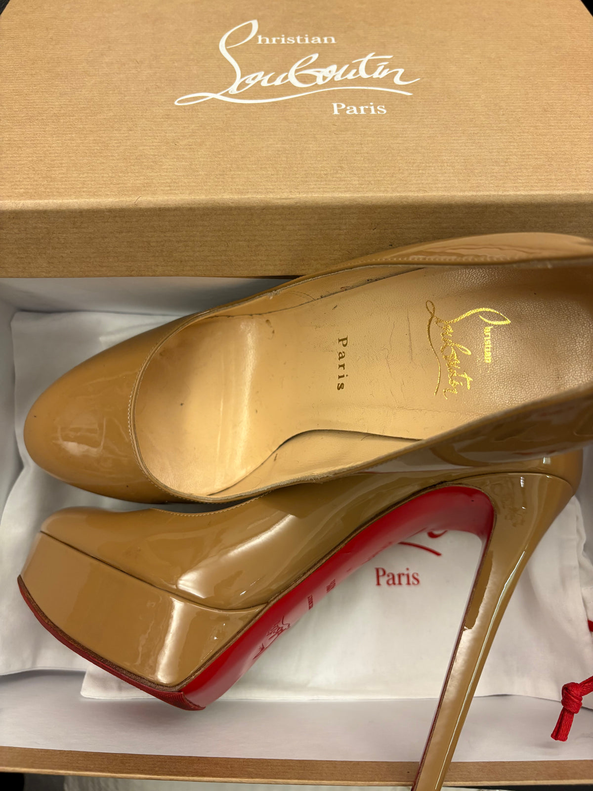 CHRISTIAN LOUBOUTIN Bianca 140 Patent Leather Platform Pumps Nude Size 40,5