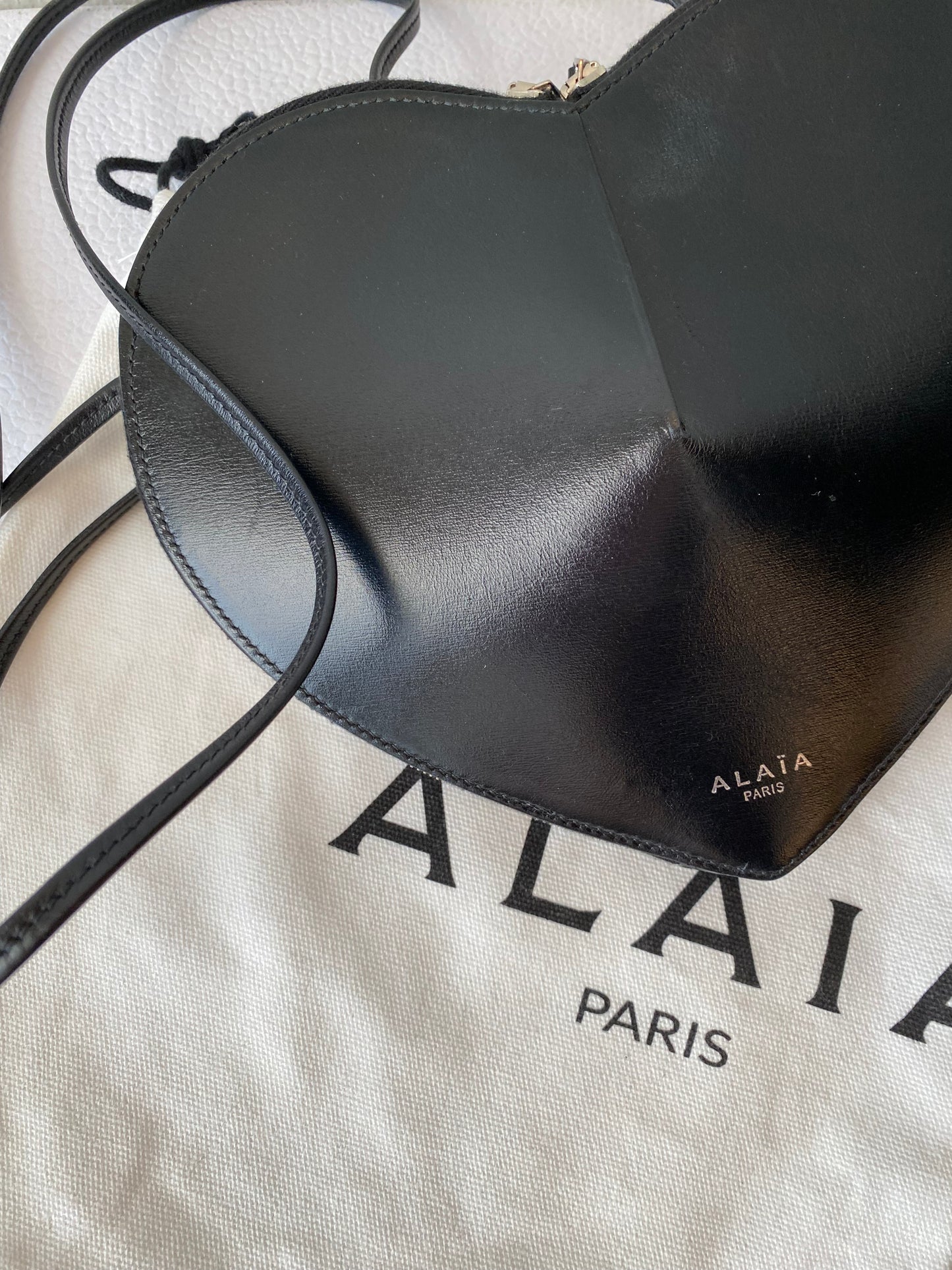 ALAÏA Le Coeur leather shoulder bag