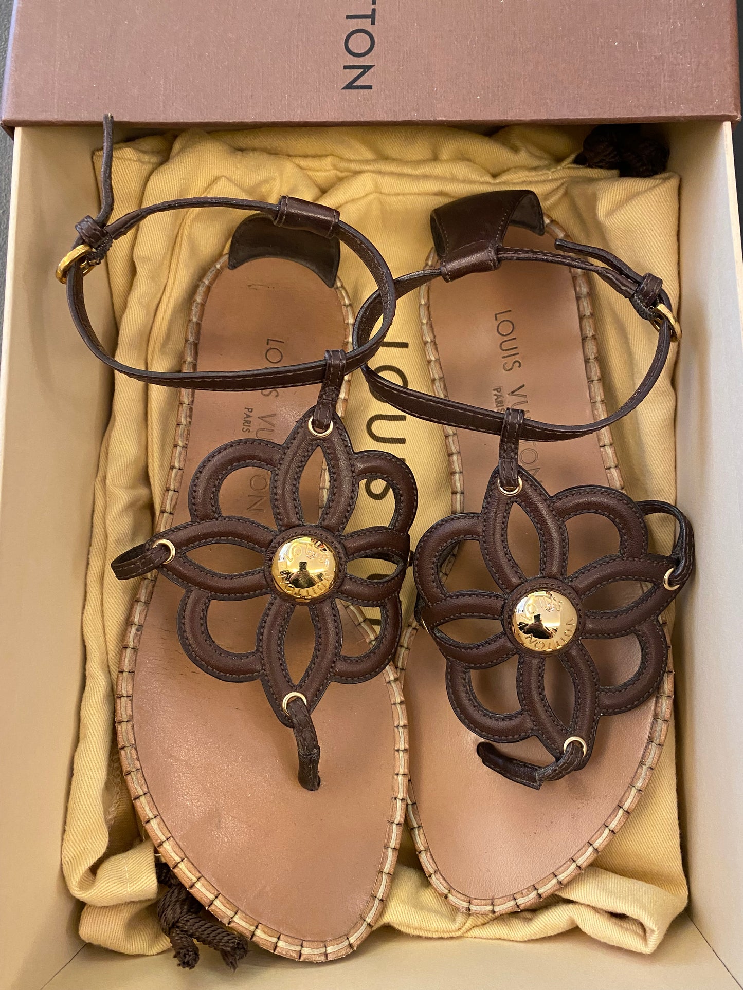 LOUIS VUITTON Leather Fidji Thong Ankle Strap Sandals Size 35,5