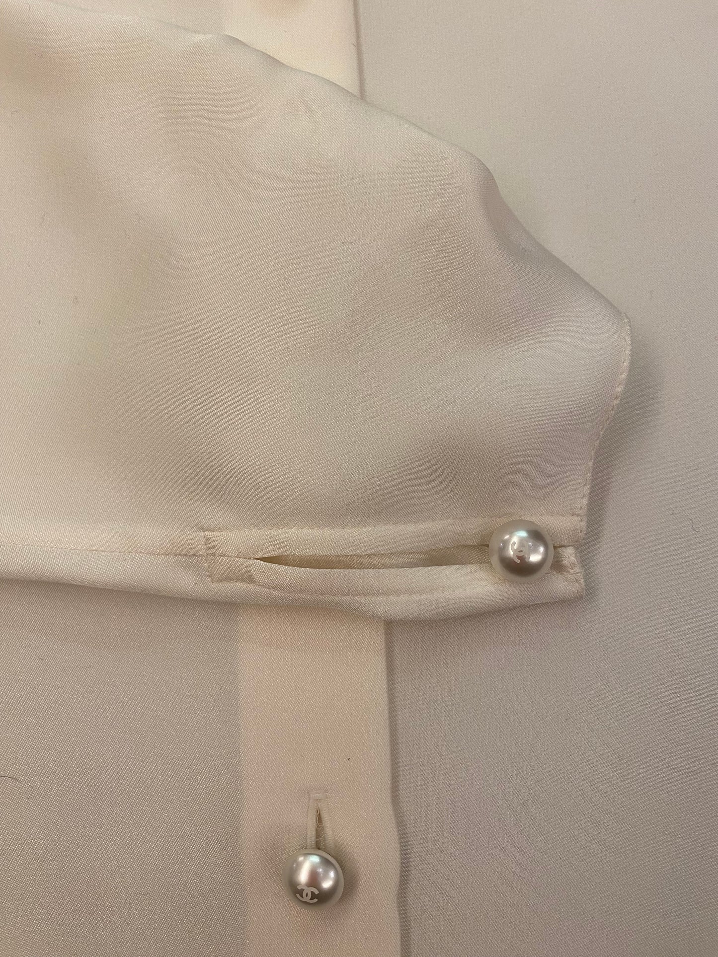 CHANEL Off-White Silk Blouse Size Fr 42 Eu 38
