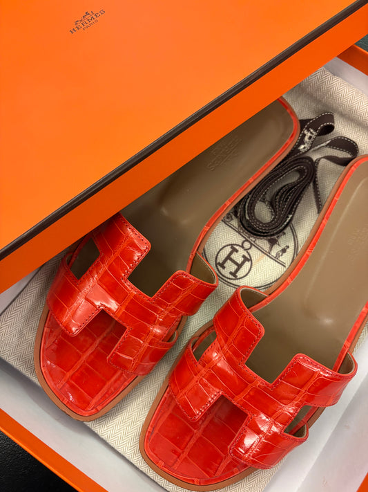 HERMÈS Oran Sandals in Matte Alligator - Orange Size 38,5