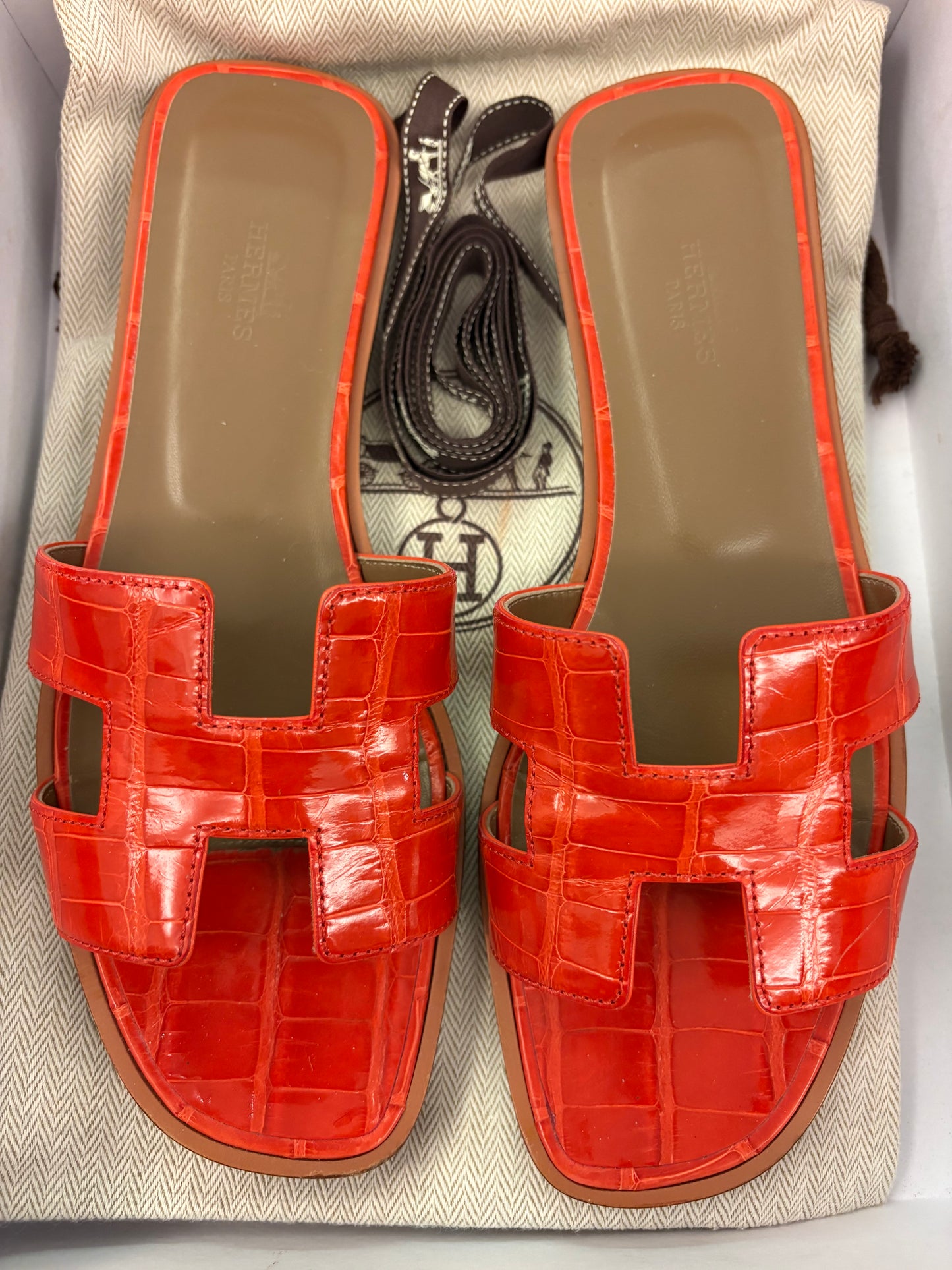 HERMÈS Oran Sandals in Matte Alligator - Orange Size 38,5