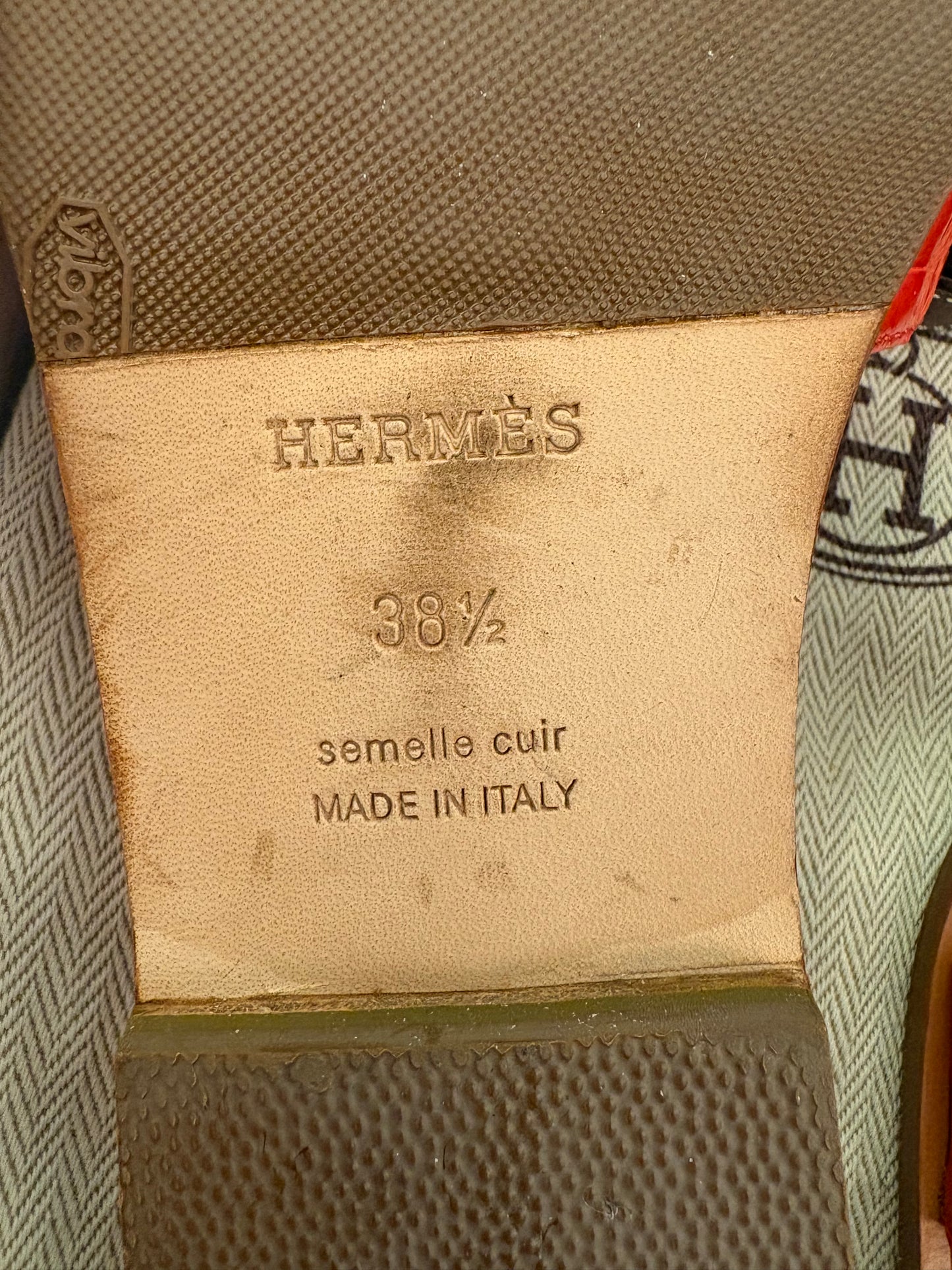 HERMÈS Oran Sandals in Matte Alligator - Orange Size 38,5