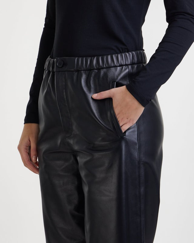 TEURN STUDIOS Tapered leather trousers black Size 34