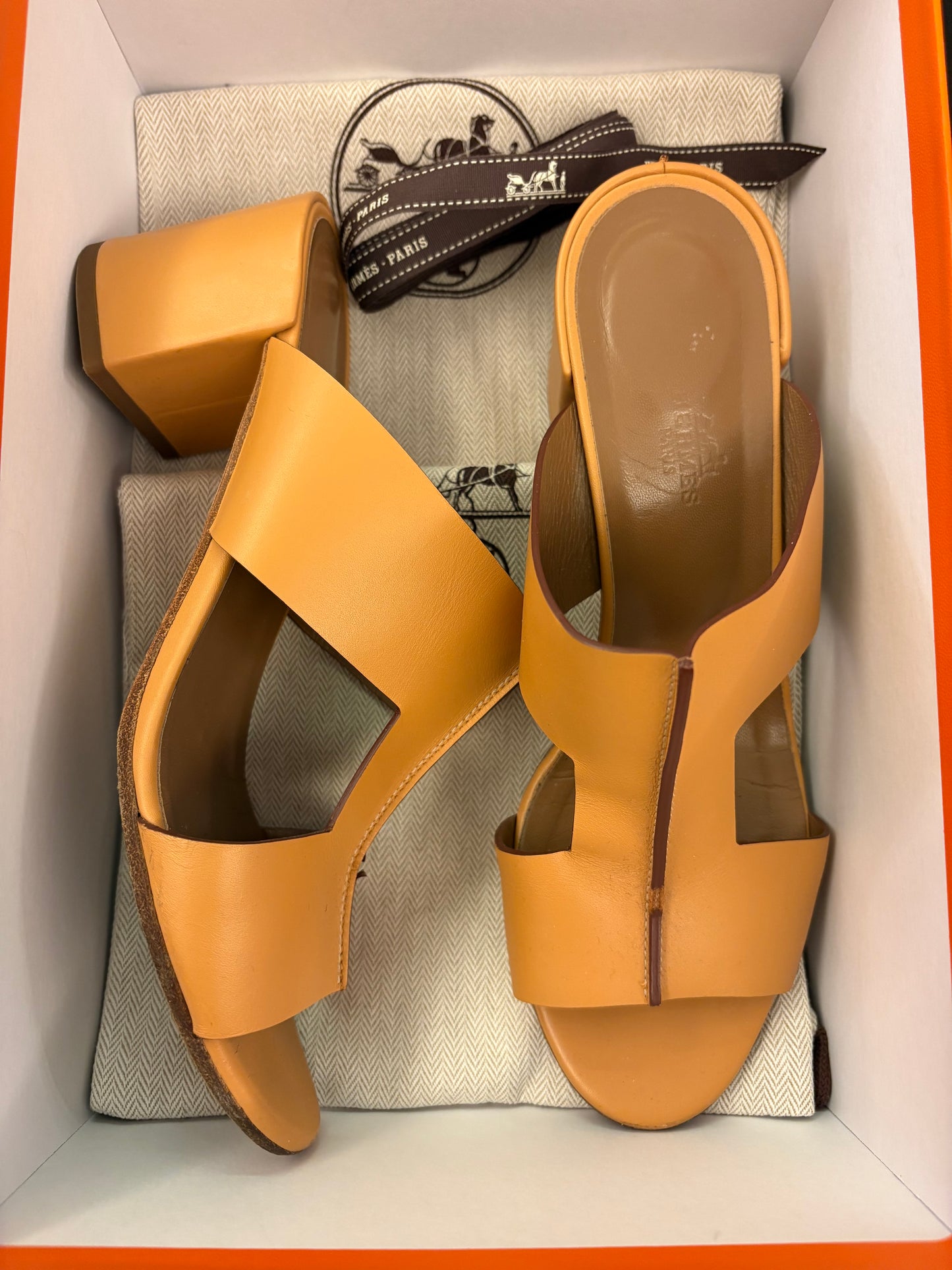 HERMÈS Ostia Leather Heeled Sandals Size 39