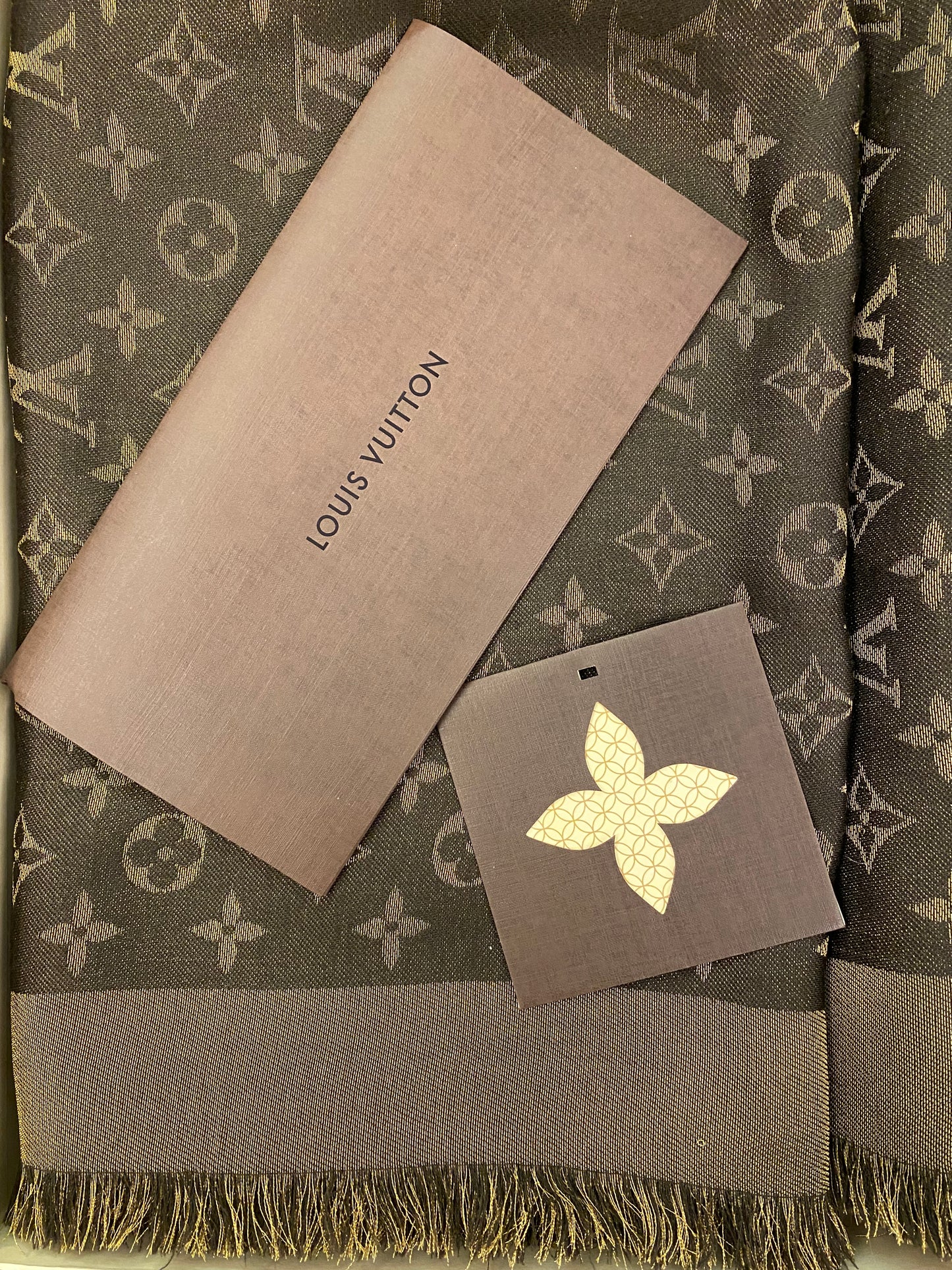 LOUIS VUITTON Monogram Shine Shawl