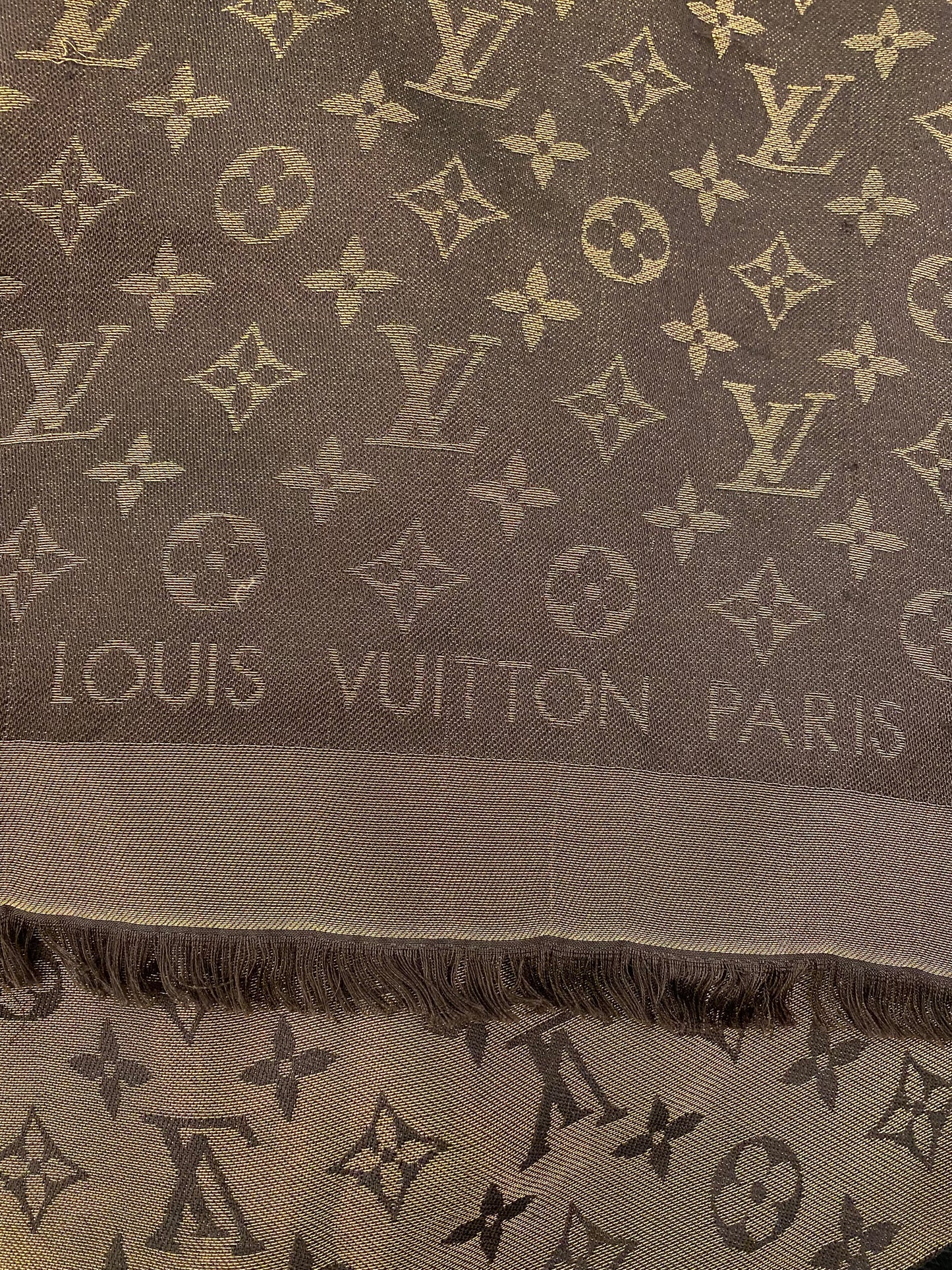 LOUIS VUITTON Monogram Shine Shawl