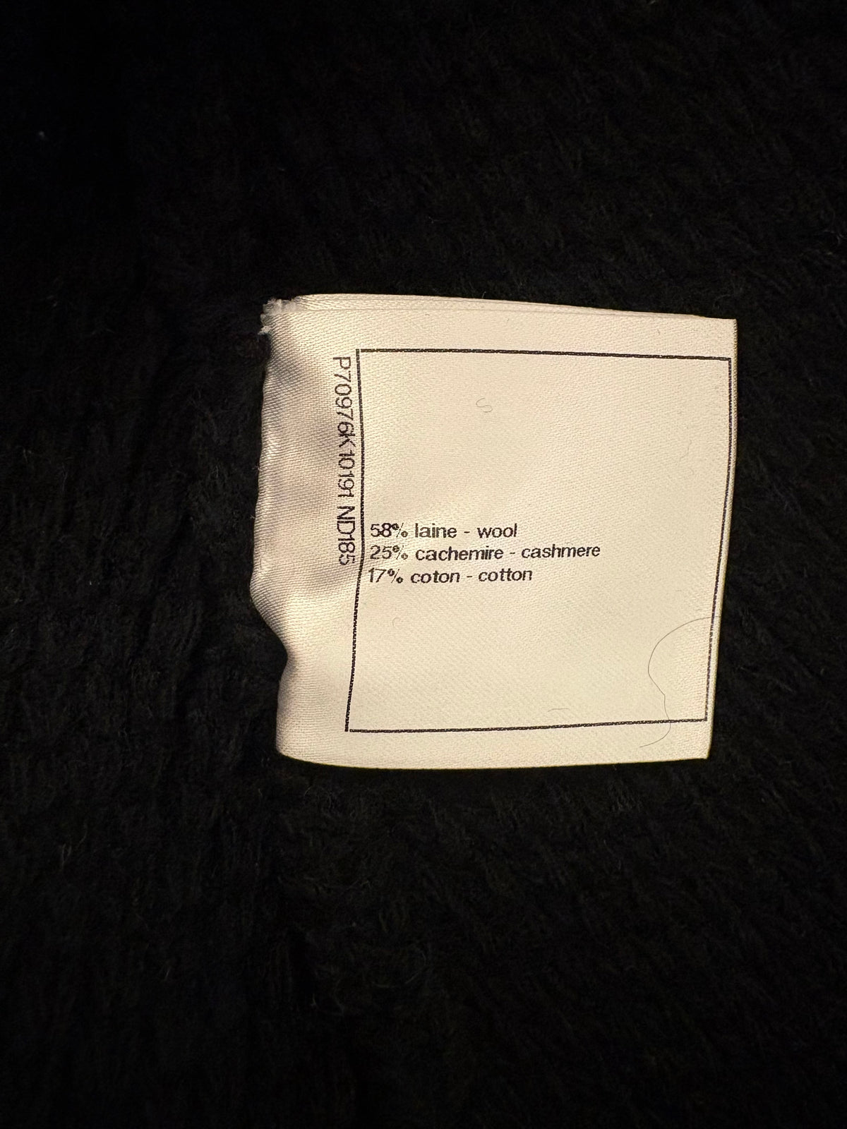 CHANEL (BNWT) 2021 Runway Métiers d’Art Black/Ecru Wool Cashmere CC Logo Sweater Size FR 40