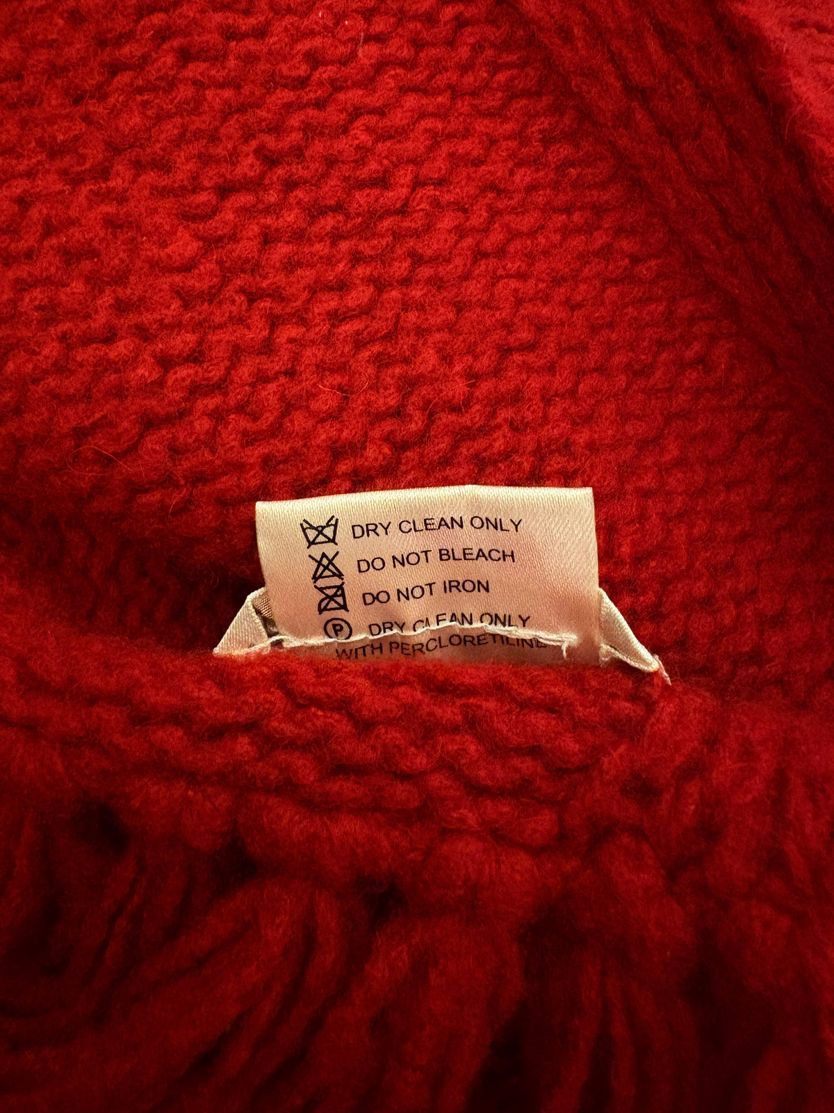 HERMÈS Red Knit Cashmere Scarf