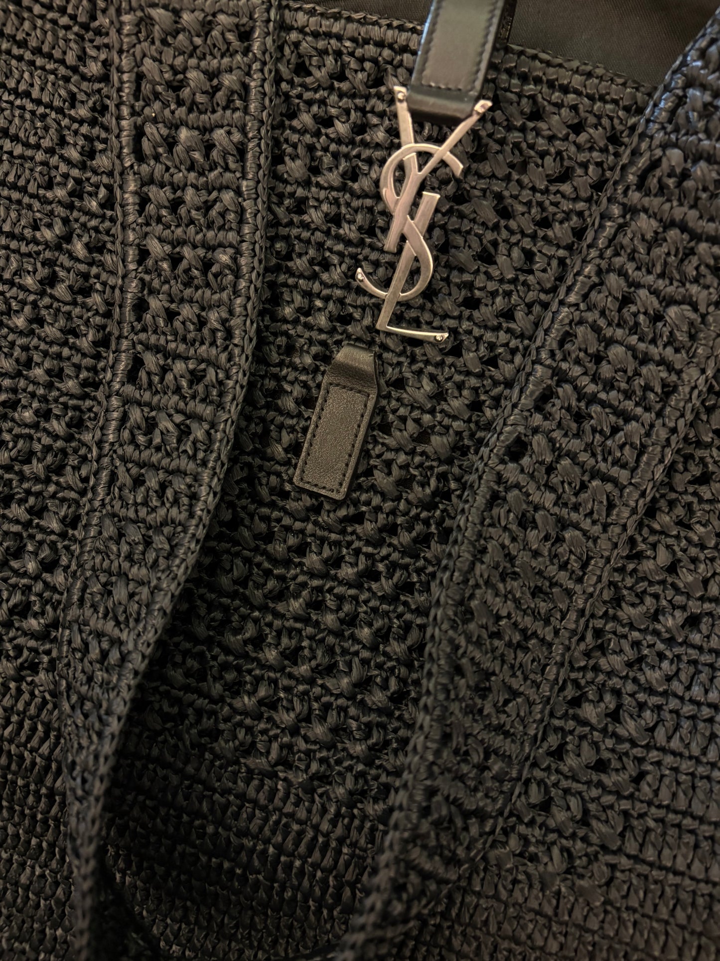 SAINT LAURENT LE 5 À 7 Medium Tote in Raffia - Black