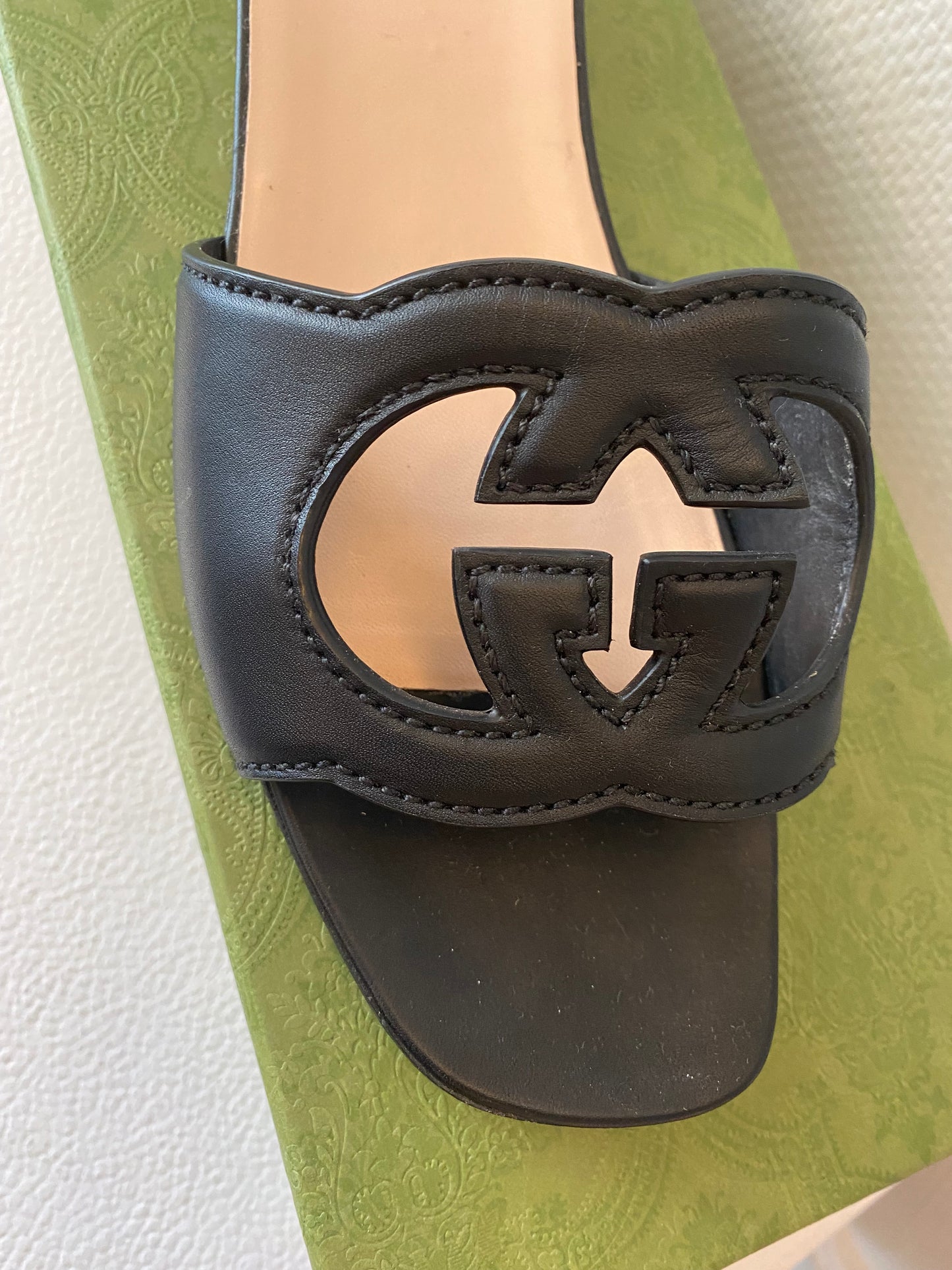 GUCCI Interlocking G Cut-Out Slide Sandal Size 41