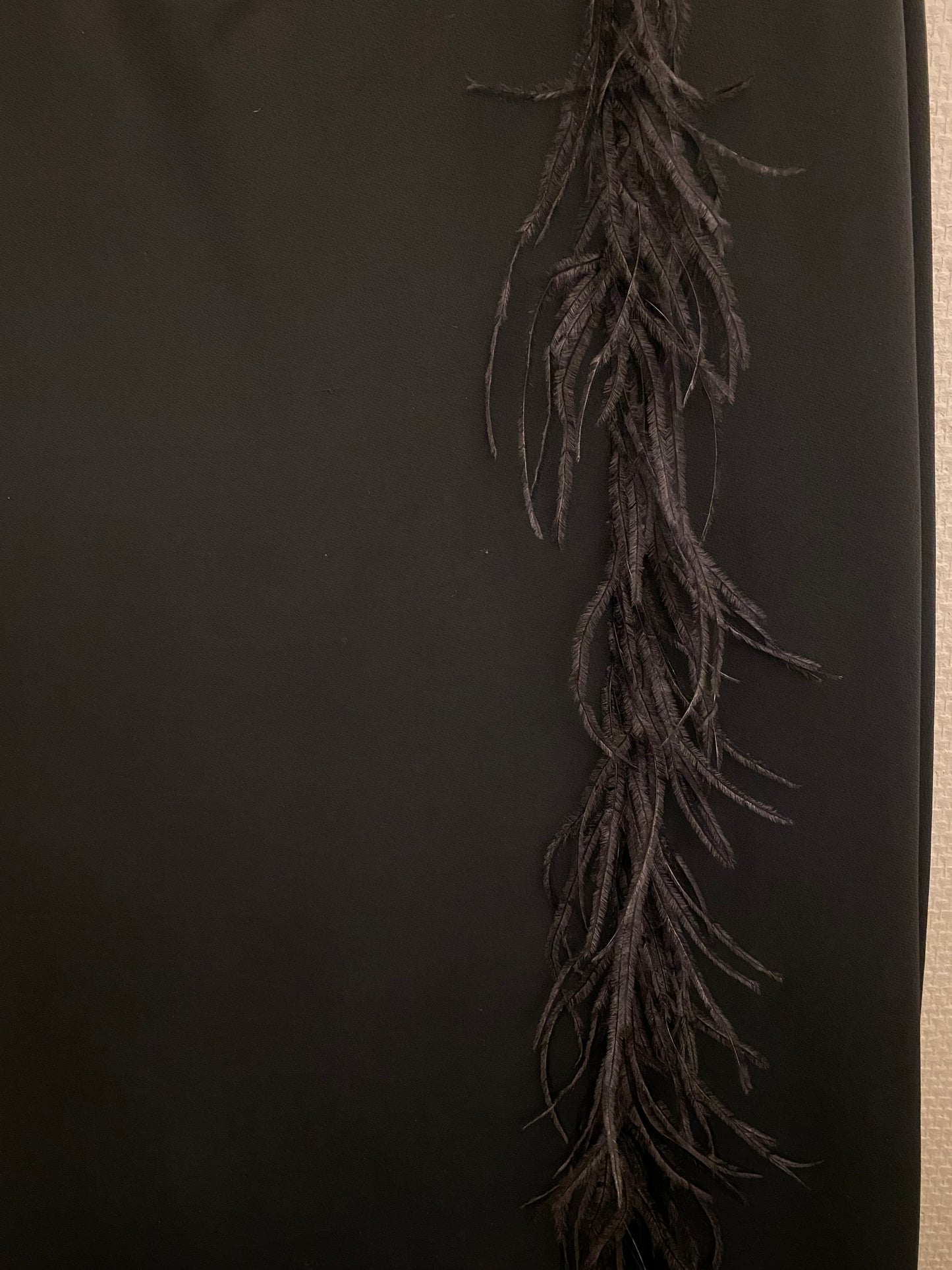 CUSHNIE ET OCHS Pencil Skirt with Feathers Detail Size 6/S