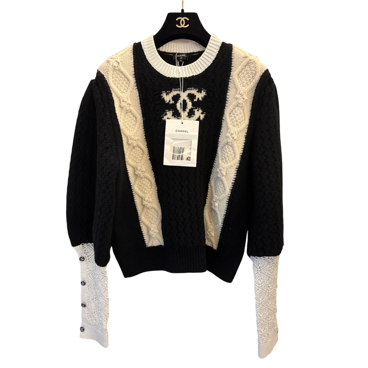 CHANEL (BNWT) 2021 Runway Métiers d’Art Black/Ecru Wool Cashmere CC Logo Sweater Size FR 40
