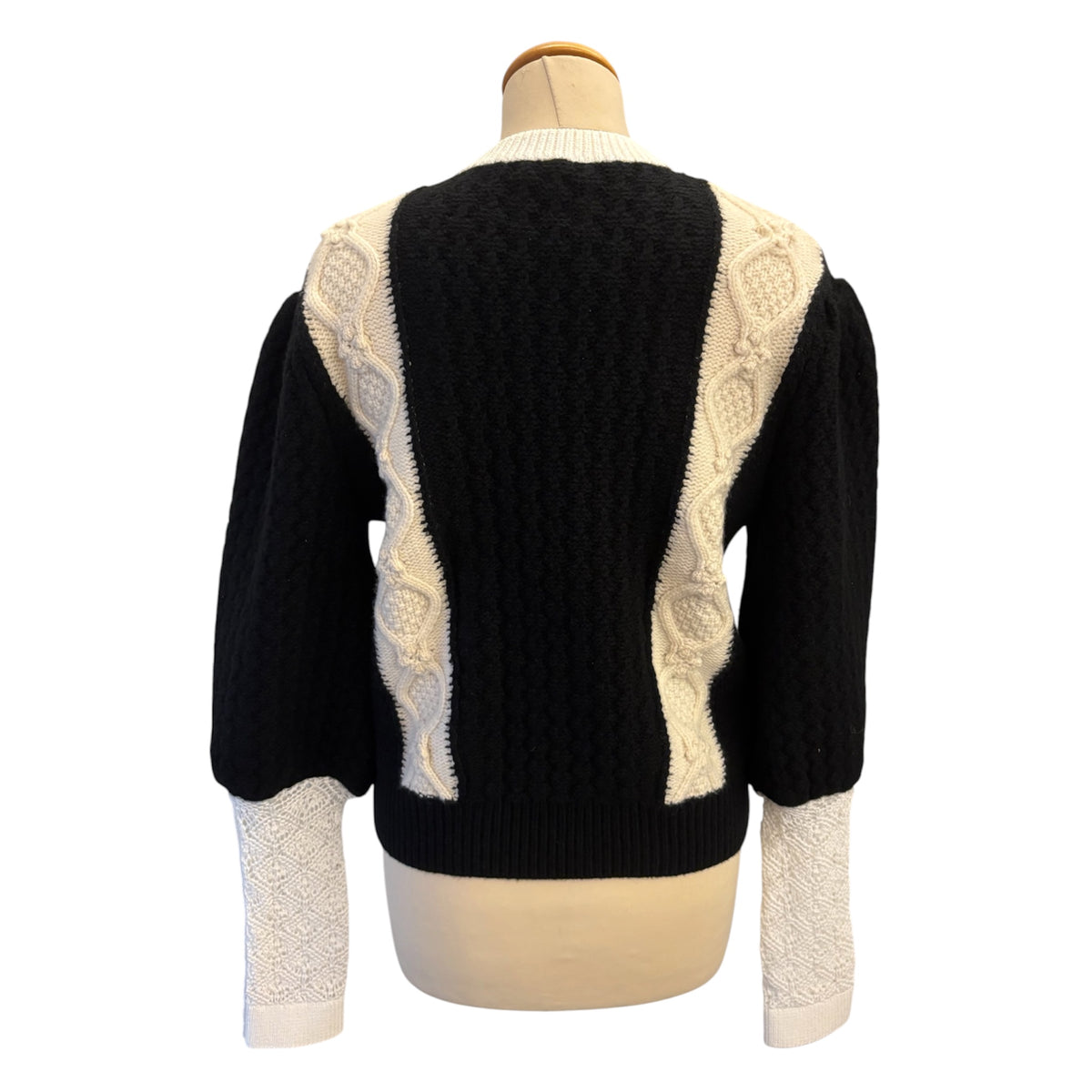 CHANEL (BNWT) 2021 Runway Métiers d’Art Black/Ecru Wool Cashmere CC Logo Sweater Size FR 40