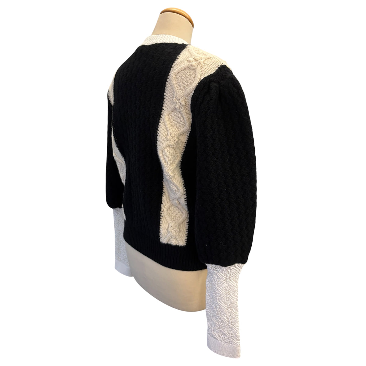 CHANEL (BNWT) 2021 Runway Métiers d’Art Black/Ecru Wool Cashmere CC Logo Sweater Size FR 40